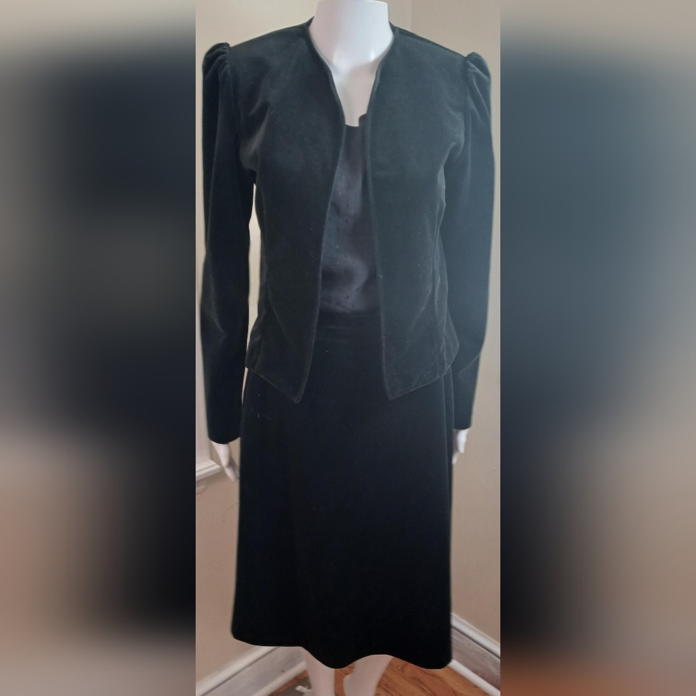 Velveteen 2pc Ladies Suit in Black SZ 7/8